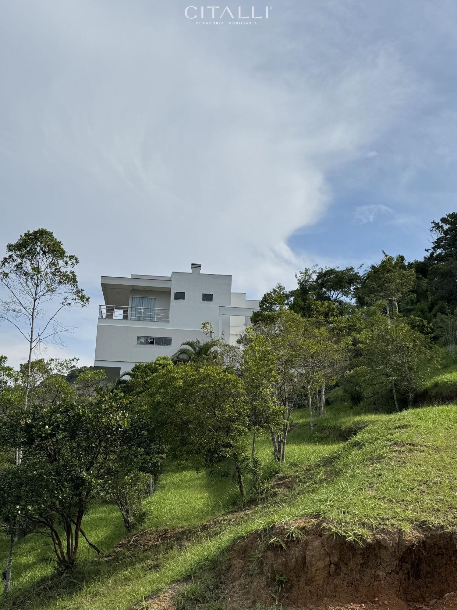 Terreno Alto com Vista no Condomínio Horizontal Praia Brava - Foto 2