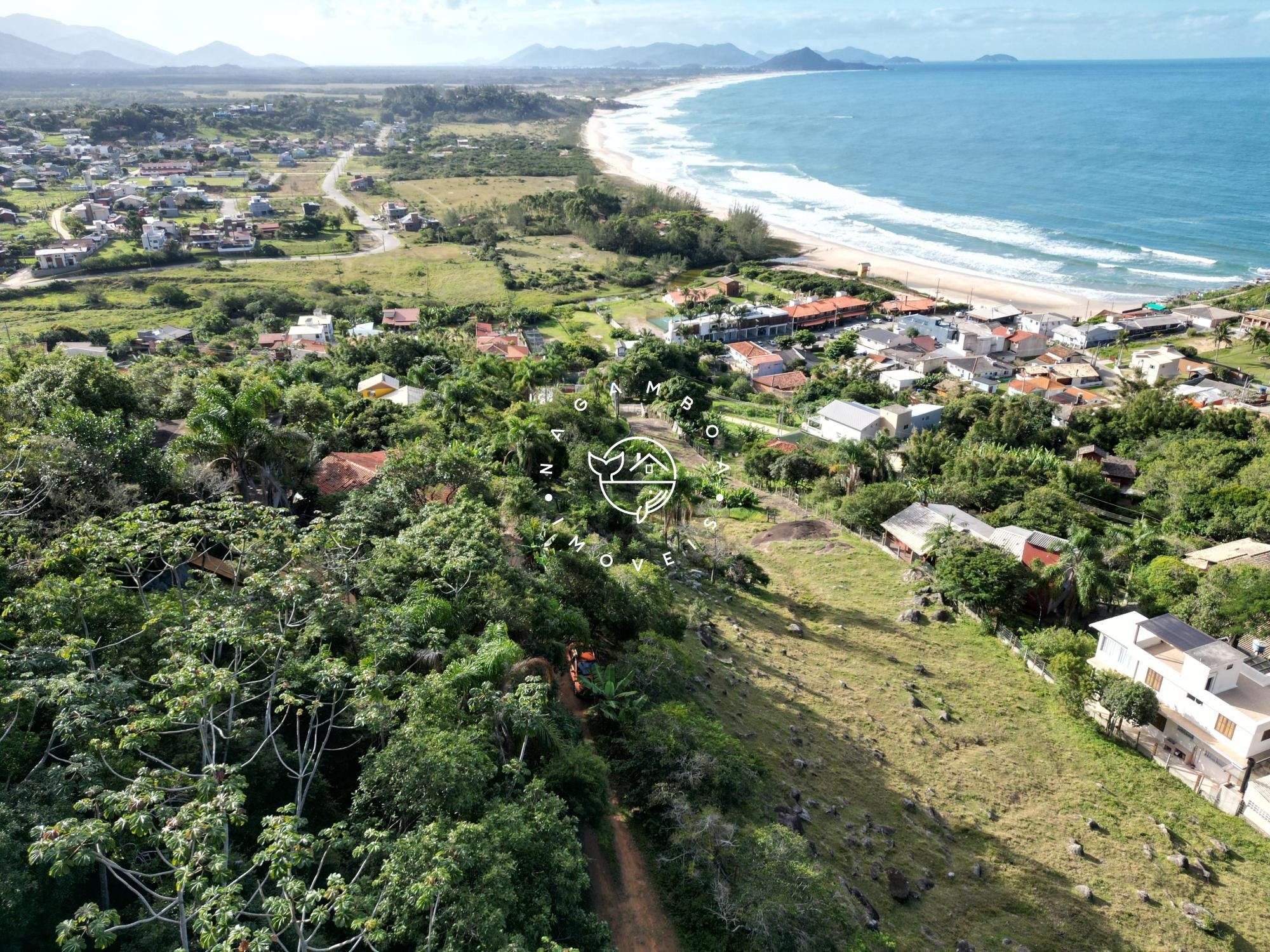 Terreno com vista privilegiada para o mar, na Praia da Gamboa, em Garopaba.