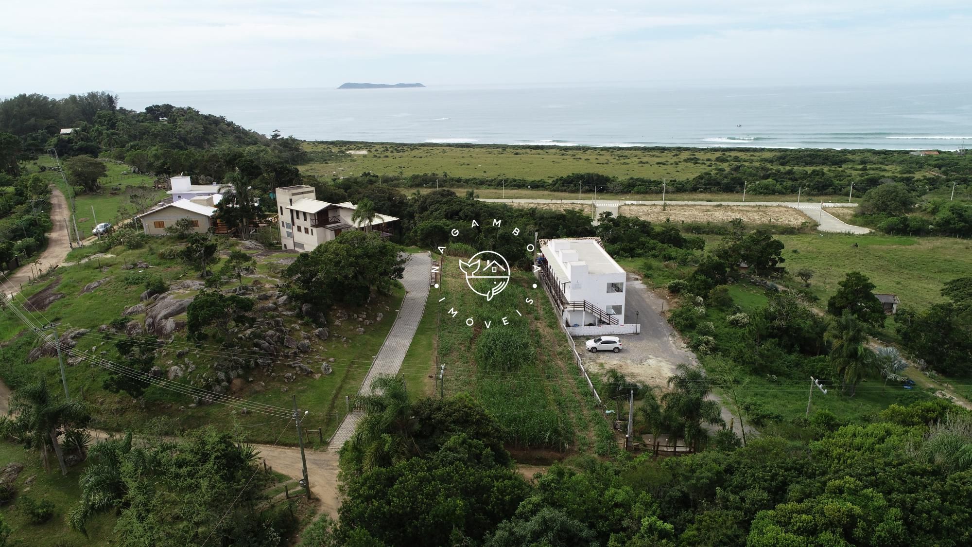 Terreno com 2.290 m², localizado a 700 mts da Praia da Gamboa em Garopaba SC.