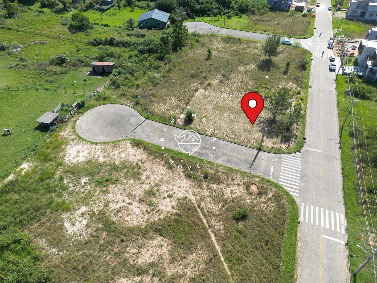 Terreno de esquina 519,63 m² a 300 m do mar — Mares de Garopaba, Praia da Gamboa