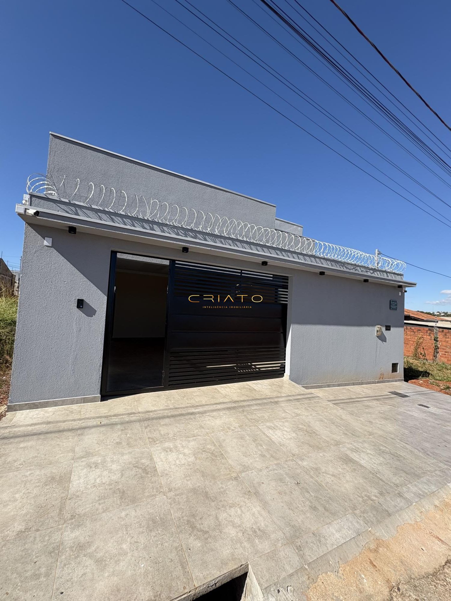 Casa à venda com 3 quartos, 230m² - Foto 2