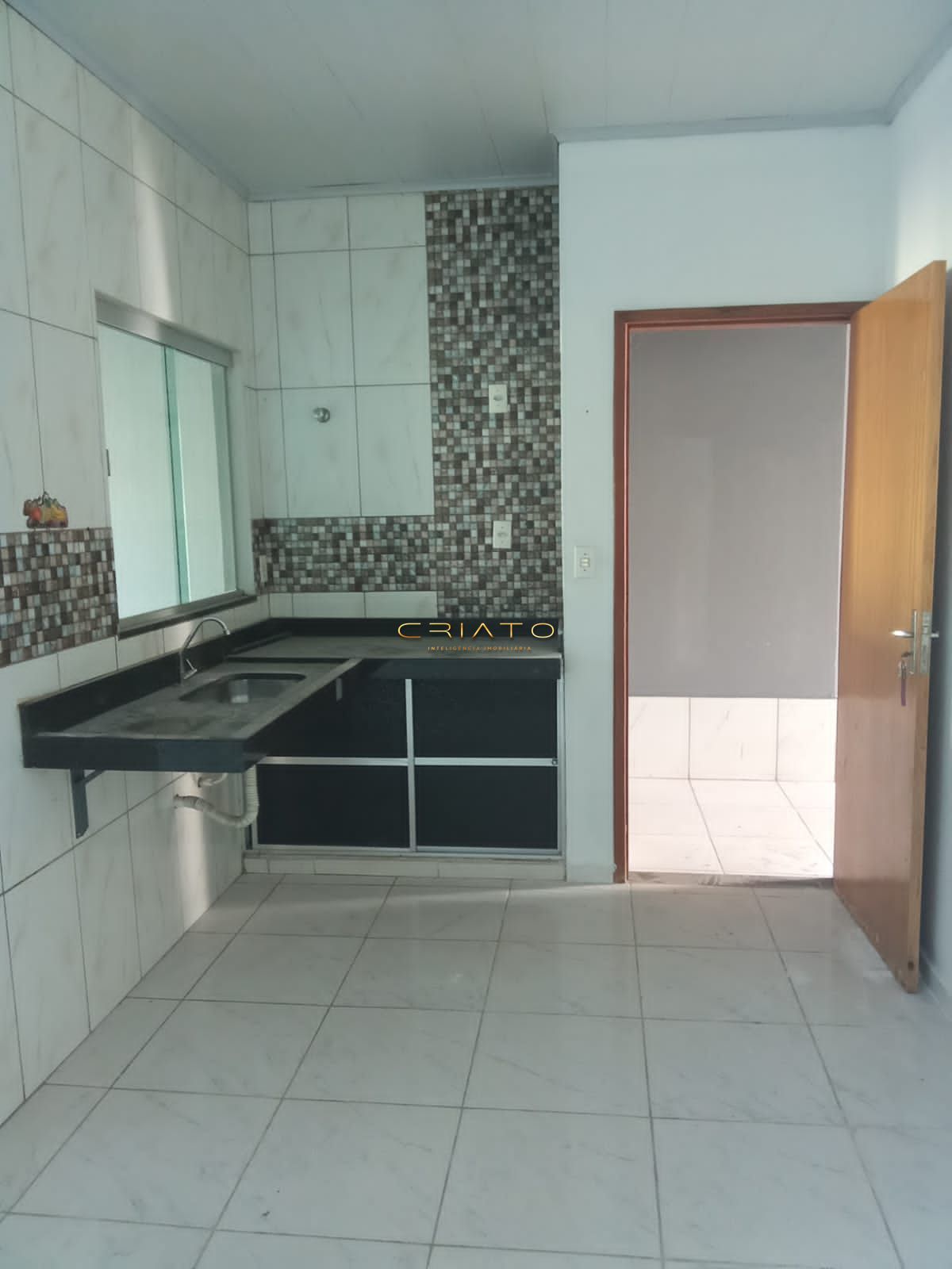 Casa à venda com 2 quartos, 78m² - Foto 1