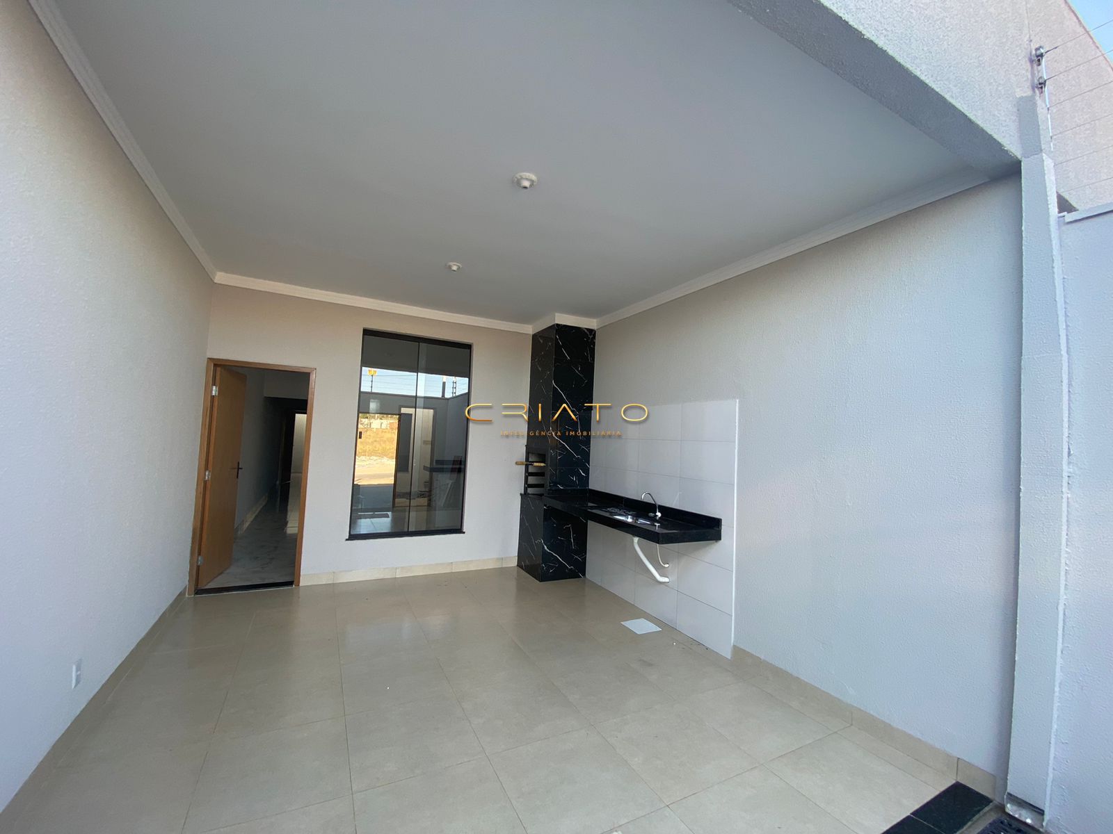 Casa à venda com 2 quartos, 70m² - Foto 2