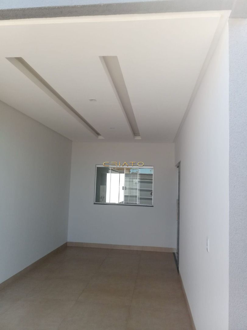 Casa à venda com 3 quartos, 100m² - Foto 2