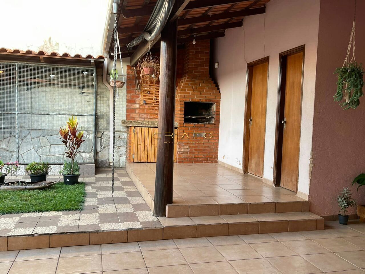 Casa à venda com 3 quartos, 183m² - Foto 1