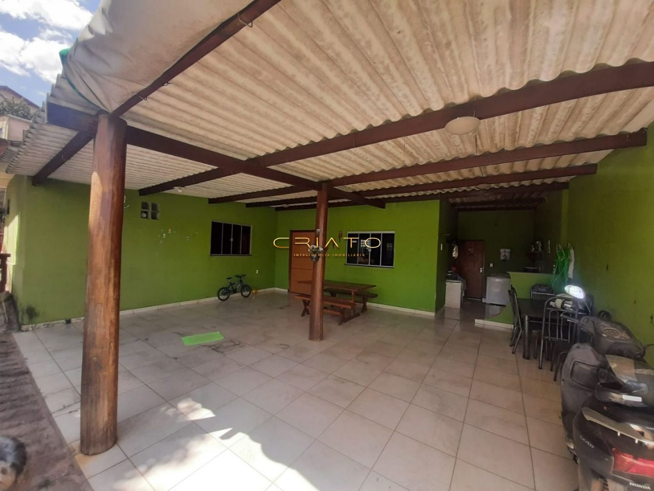 Casa à venda com 4 quartos, 187m² - Foto 2