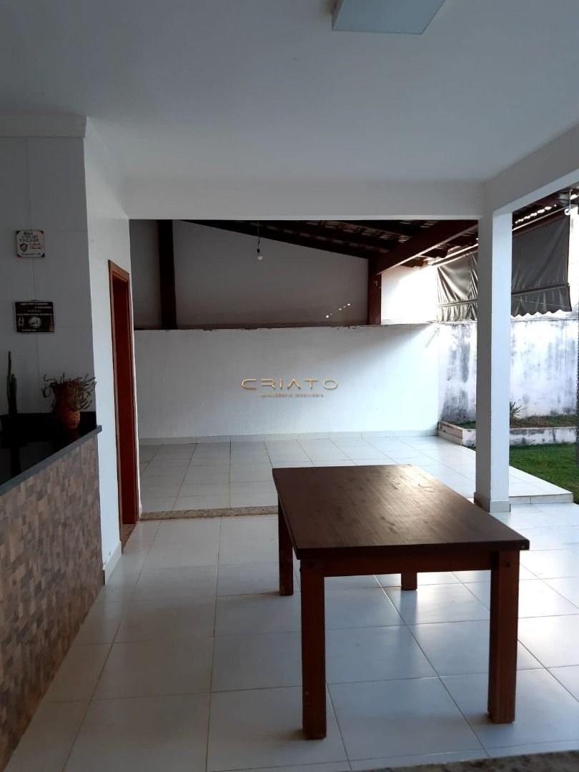 Casa à venda com 3 quartos, 240m² - Foto 11