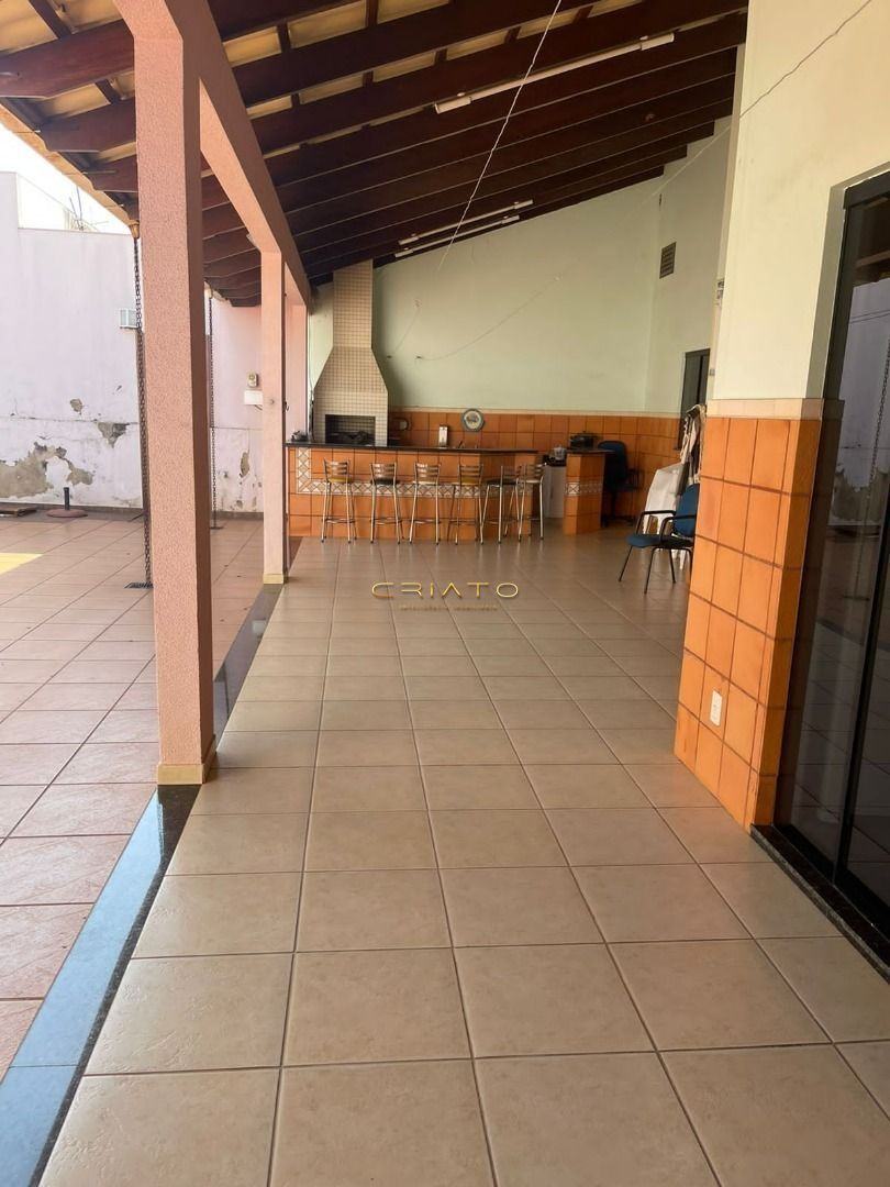 Sobrado à venda com 3 quartos, 340m² - Foto 11