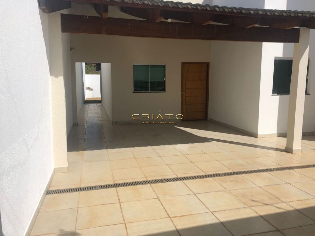 Casa à venda com 3 quartos, 131m² - Foto 1