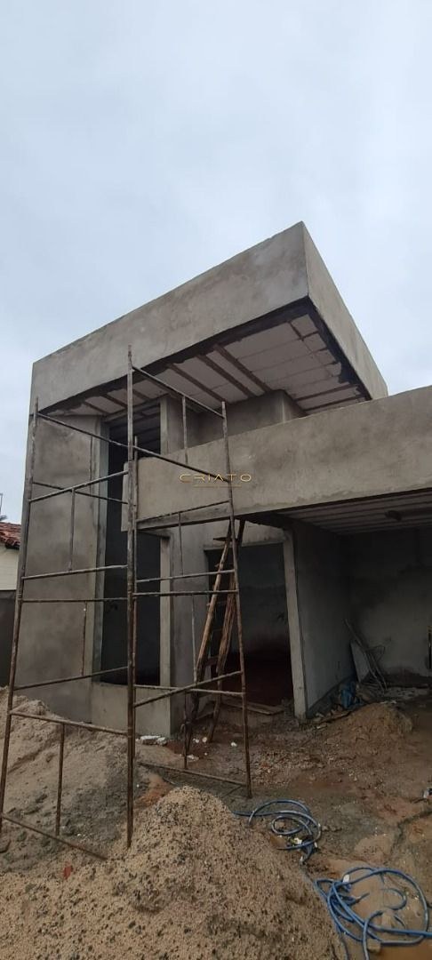 Casa à venda com 3 quartos, 220m² - Foto 2