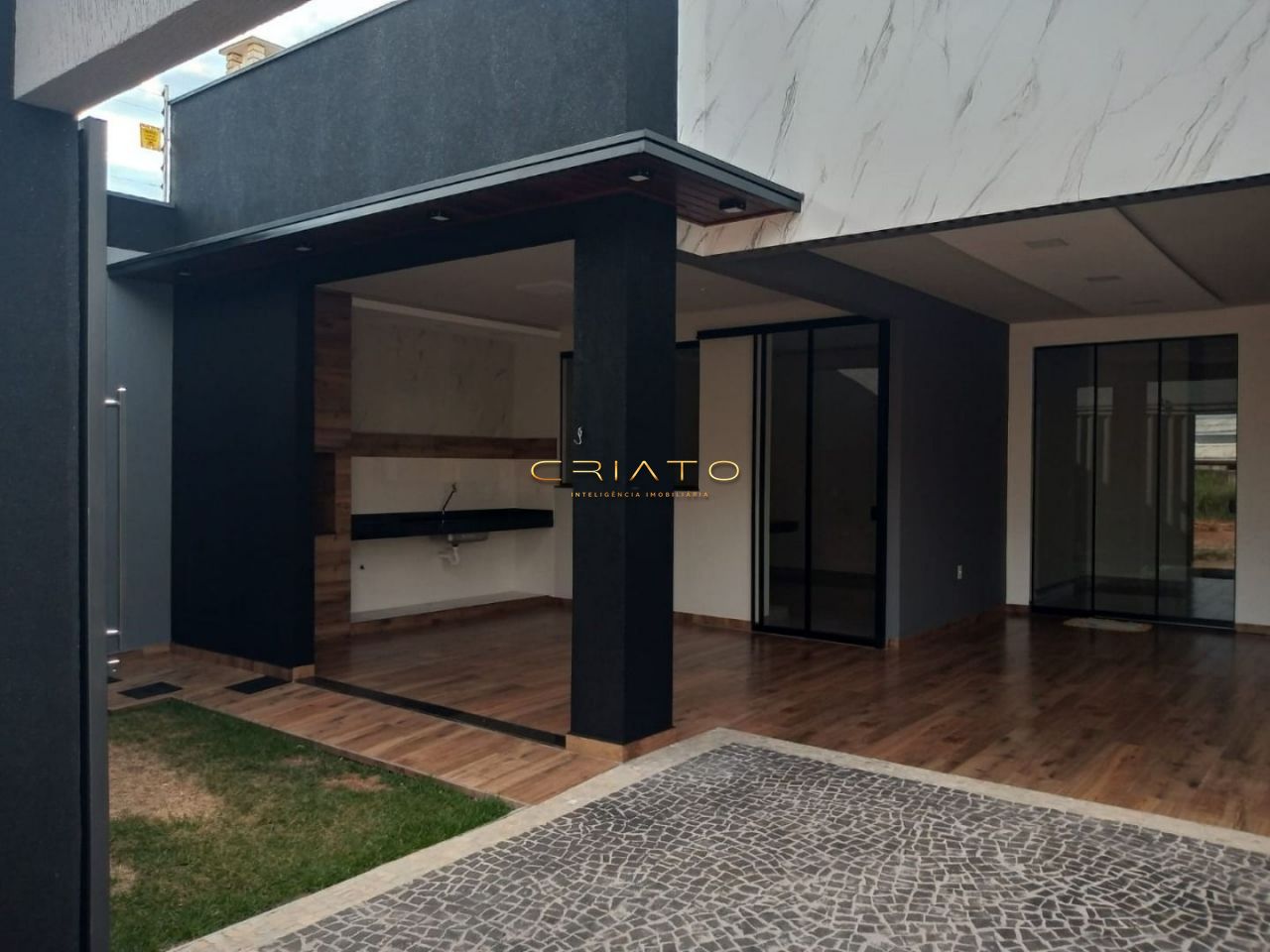 Casa à venda com 3 quartos, 139m² - Foto 1