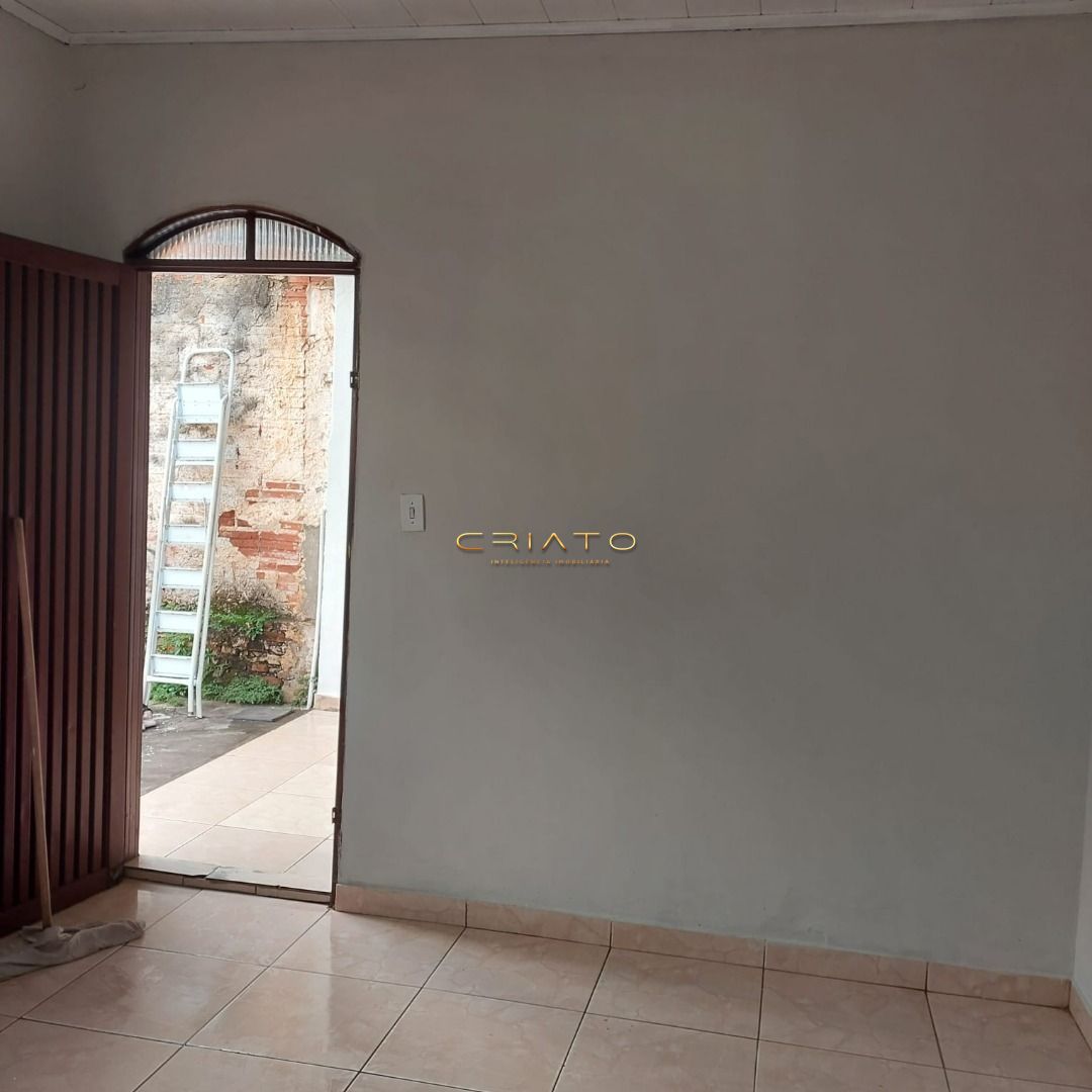 Casa à venda com 2 quartos, 80m² - Foto 4