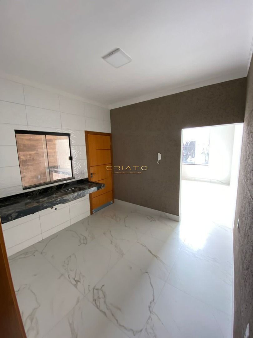 Casa à venda com 3 quartos, 98m² - Foto 4