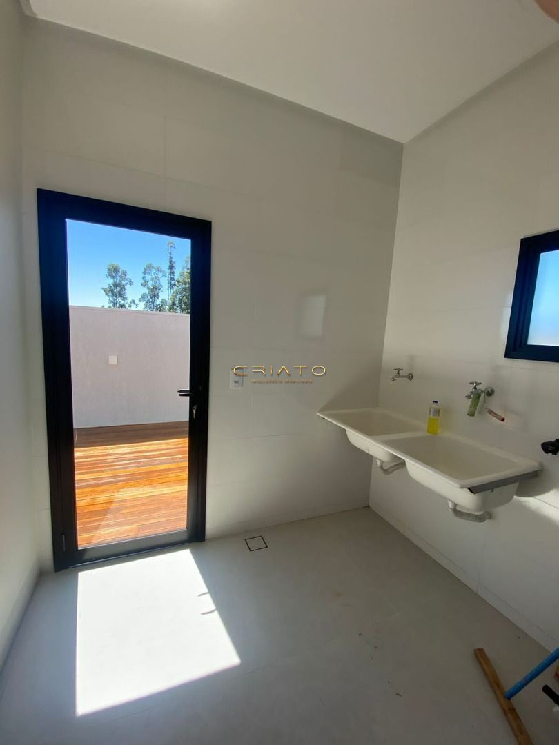 Casa à venda com 3 quartos, 209m² - Foto 18