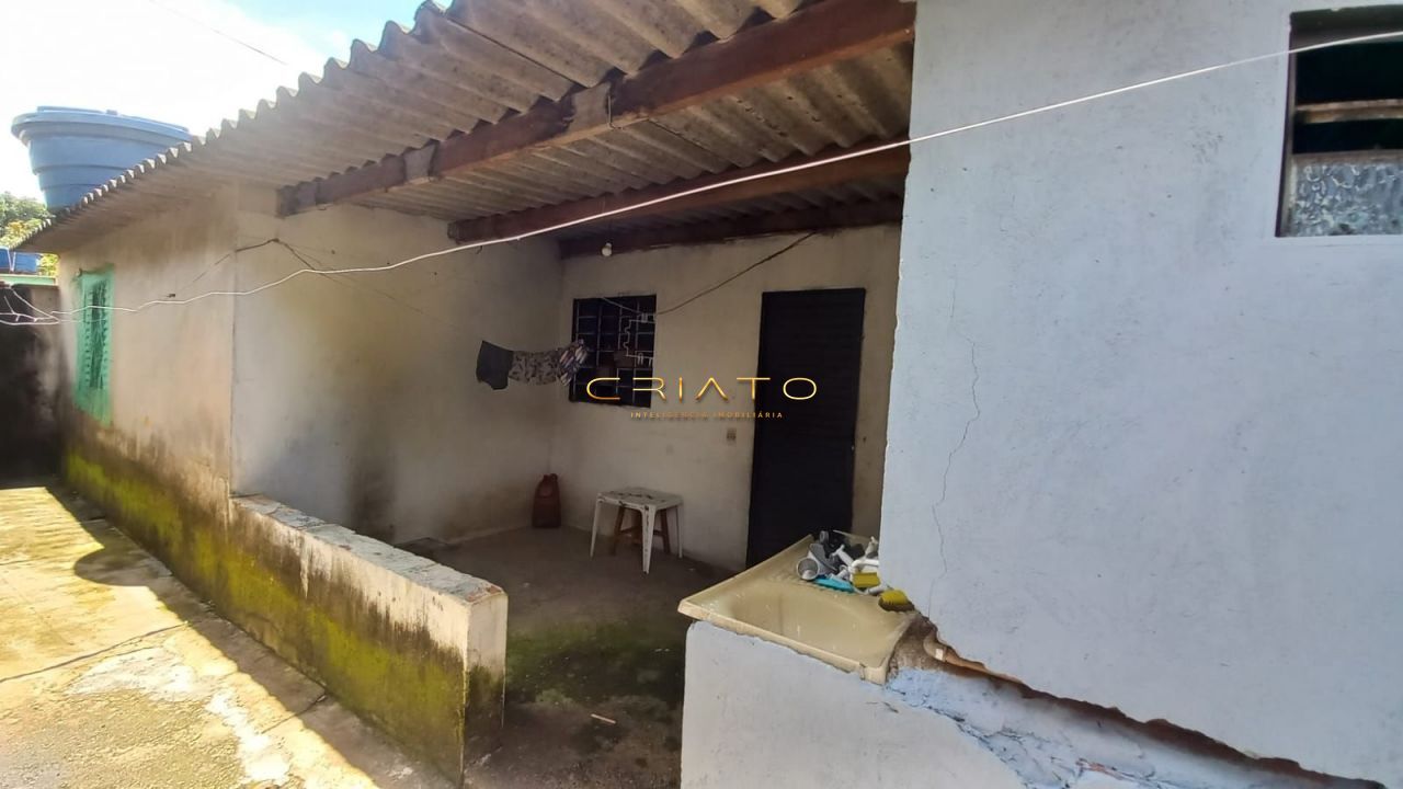 Casa à venda com 6 quartos, 199m² - Foto 7