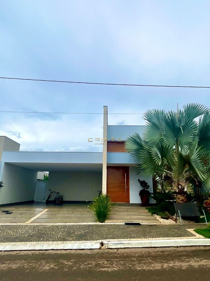 Casa à venda e aluguel com 3 quartos, 291m² - Foto 1