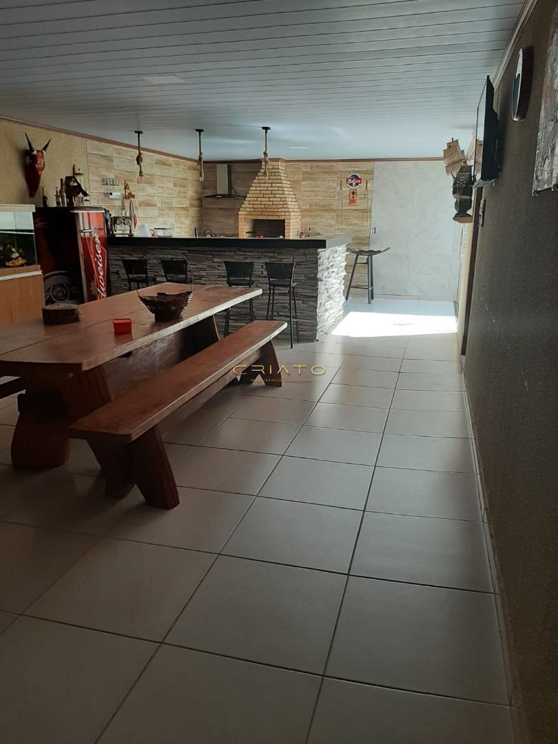 Casa à venda com 3 quartos, 225m² - Foto 14