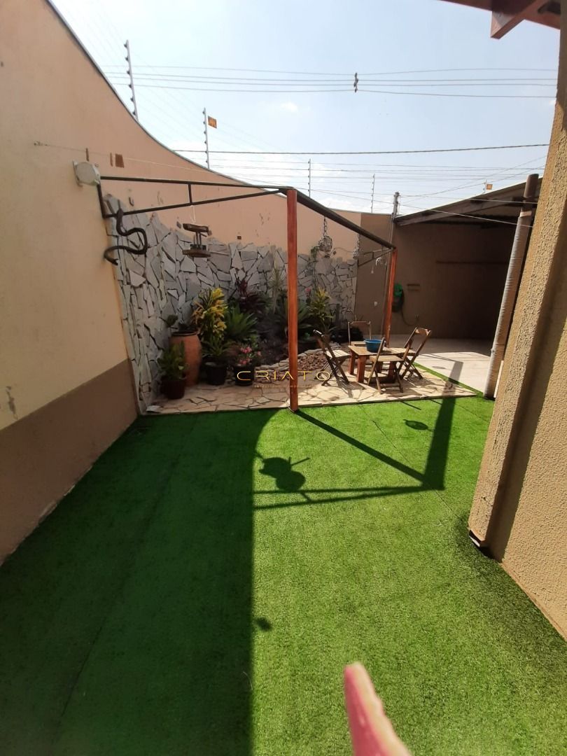 Casa à venda com 3 quartos, 225m² - Foto 2