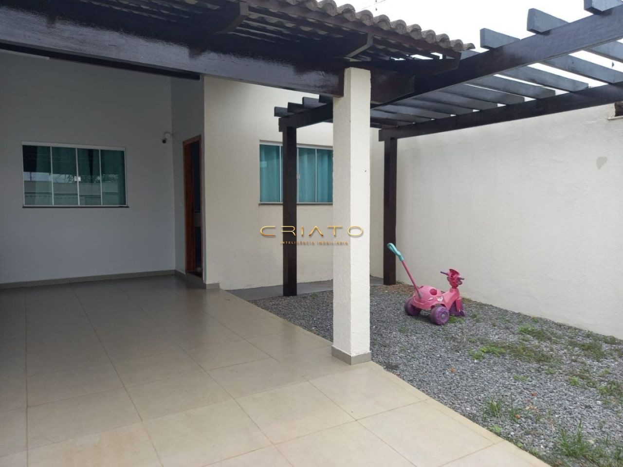 Casa à venda com 3 quartos, 150m² - Foto 1