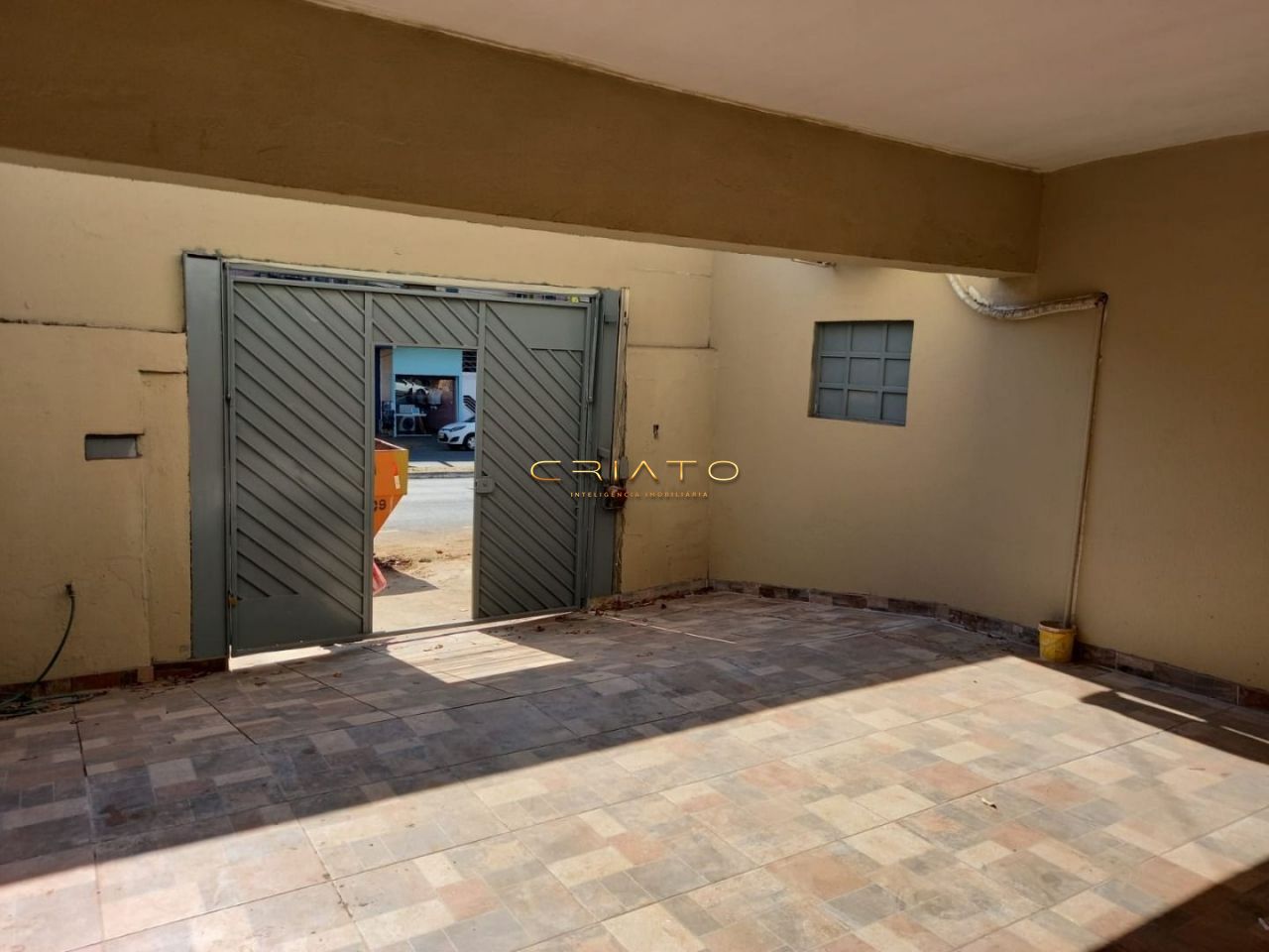 Casa à venda com 2 quartos, 200m² - Foto 1