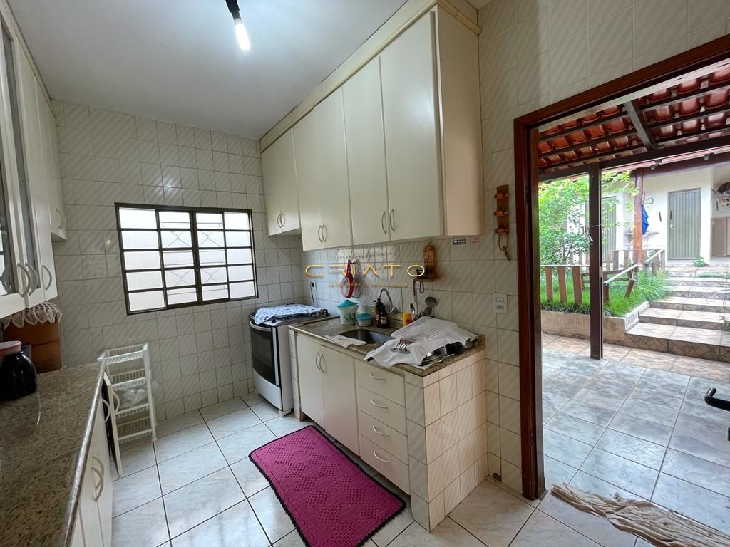 Casa à venda com 3 quartos, 100m² - Foto 10