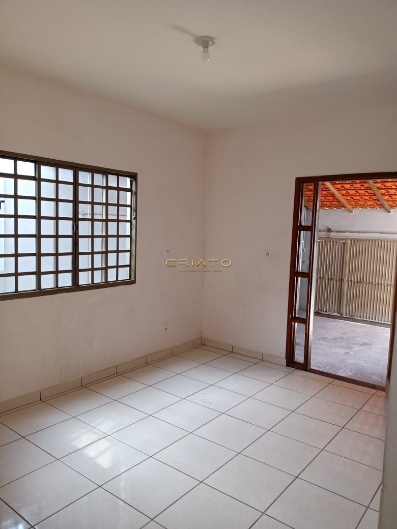 Casa à venda com 3 quartos, 110m² - Foto 1