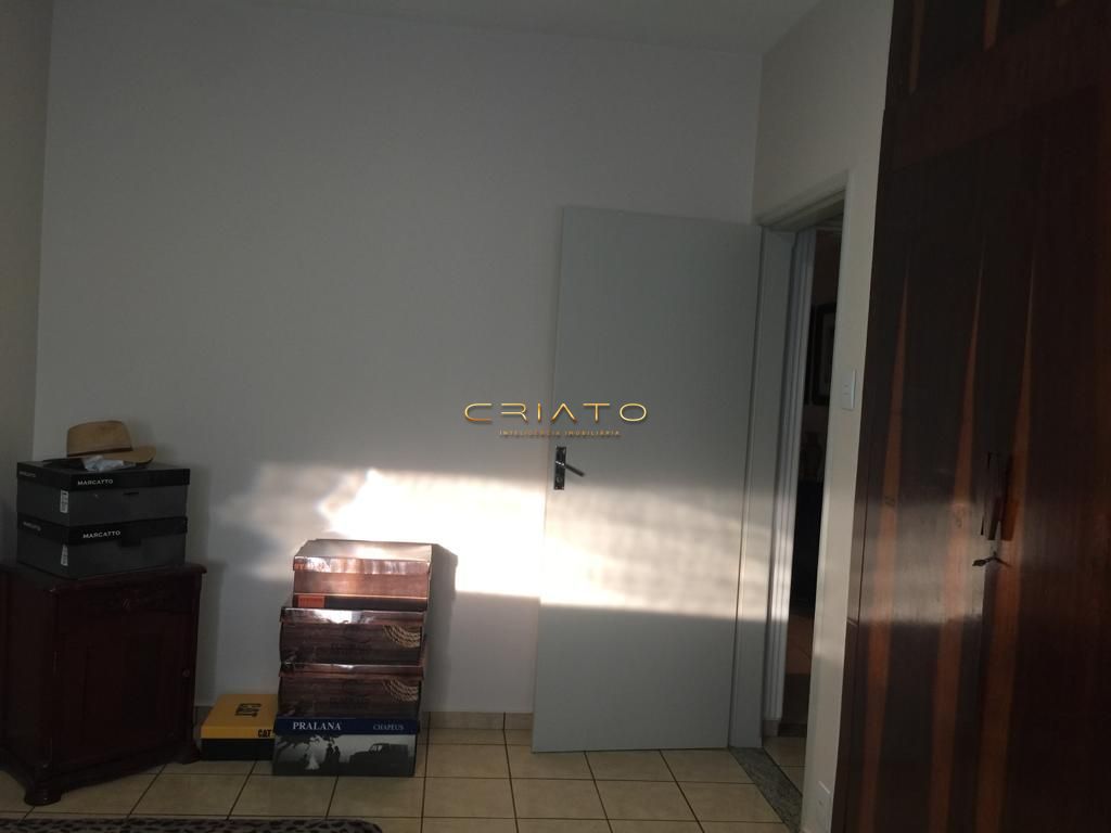 Casa à venda com 3 quartos, 290m² - Foto 14