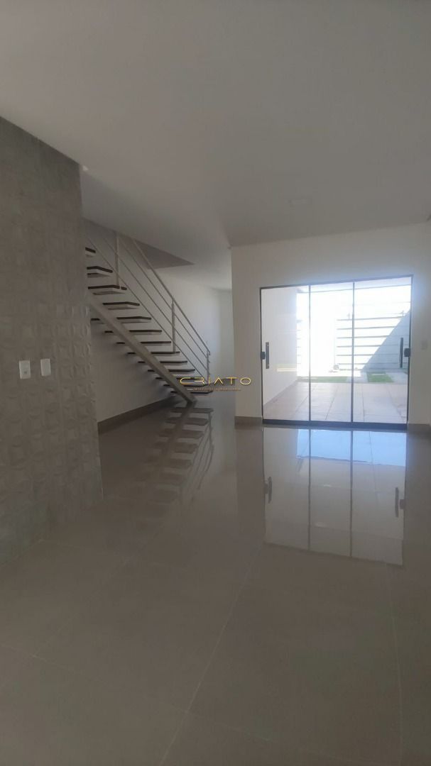 Casa à venda com 3 quartos, 130m² - Foto 2