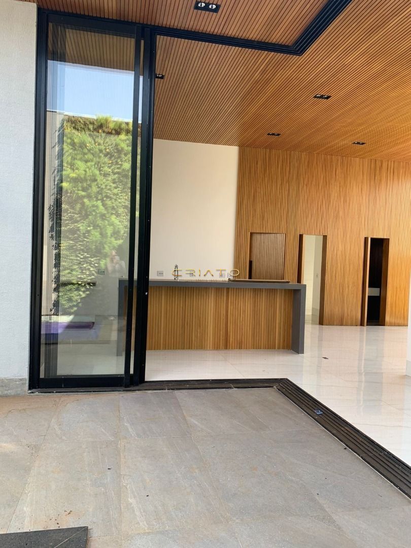 Casa à venda com 4 quartos, 305m² - Foto 9