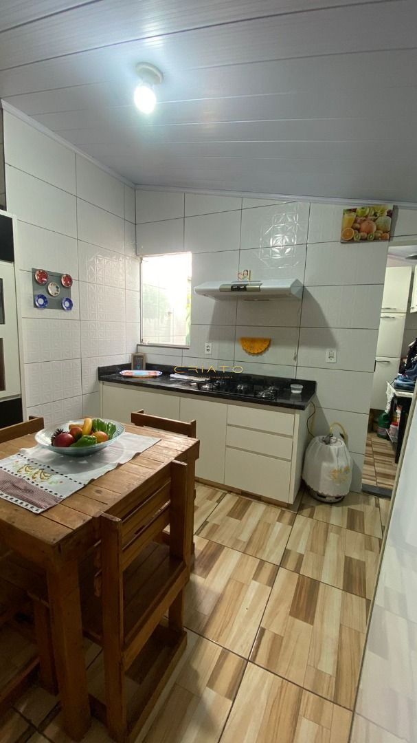 Casa à venda com 3 quartos, 100m² - Foto 1