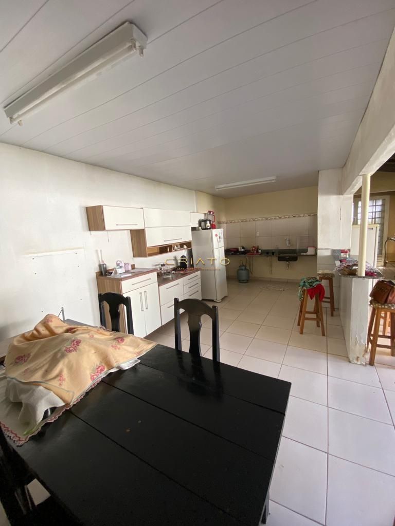 Casa à venda com 3 quartos, 170m² - Foto 8