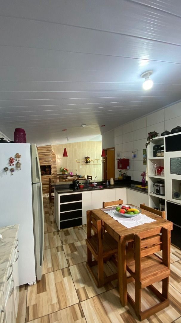 Casa à venda com 3 quartos, 100m² - Foto 4