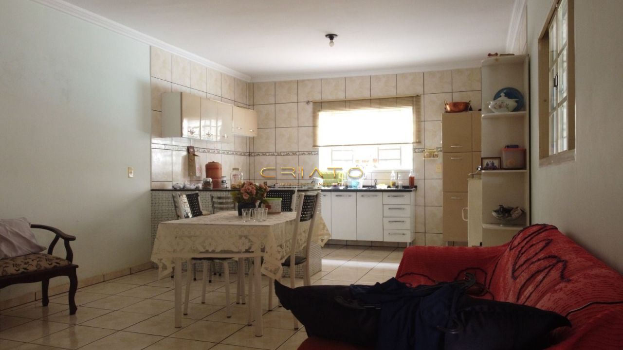 Casa à venda com 4 quartos, 400m² - Foto 1