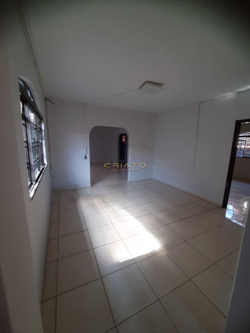 Casa à venda com 3 quartos, 280m² - Foto 12