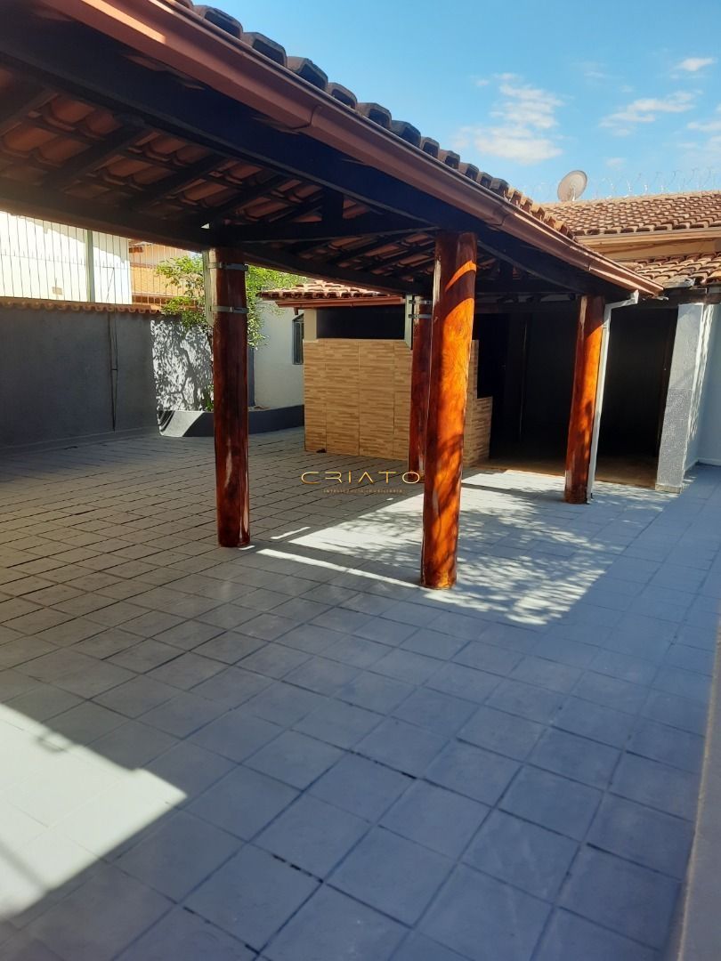 Casa à venda com 3 quartos, 280m² - Foto 1