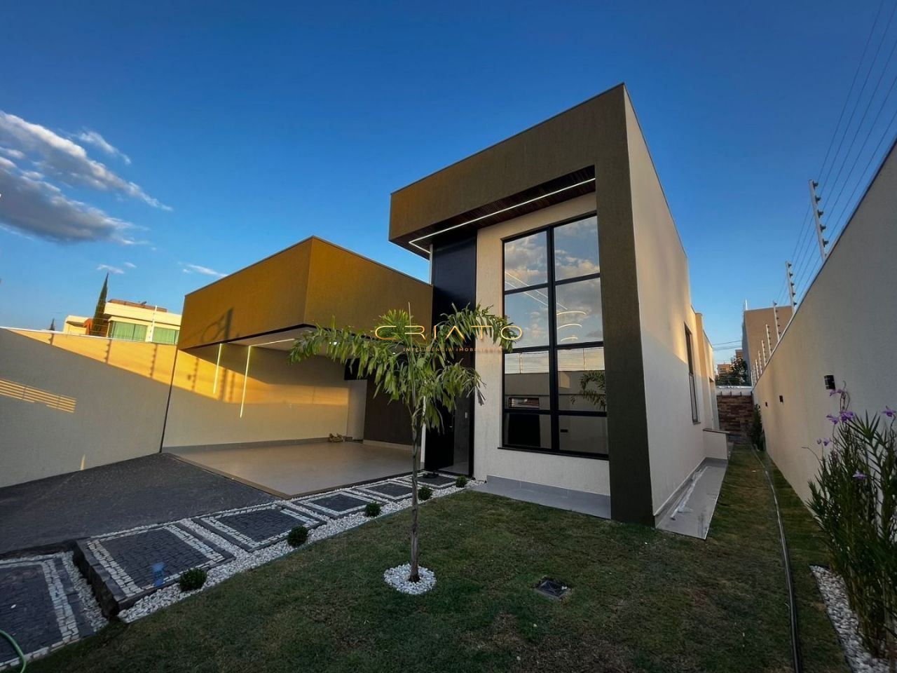 Casa à venda com 3 quartos, 180m² - Foto 1