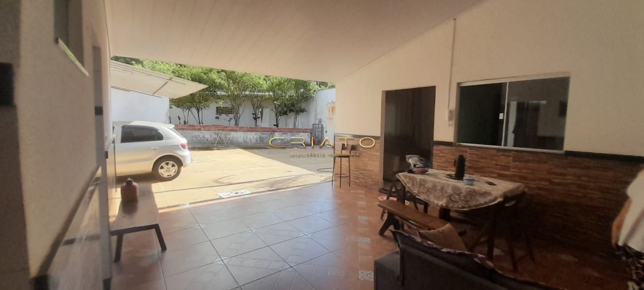 Casa à venda com 3 quartos, 110m² - Foto 1