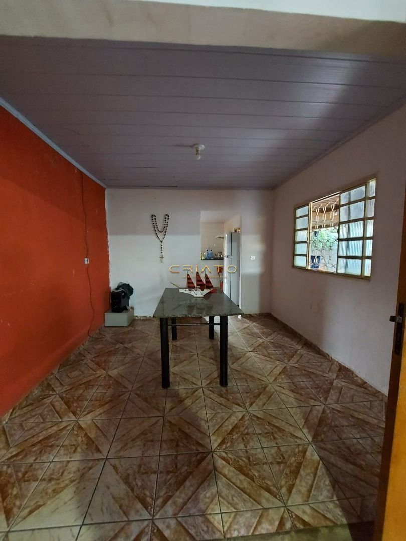 Casa à venda com 3 quartos, 350m² - Foto 2