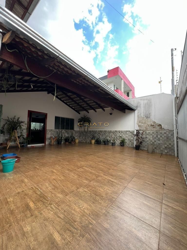 Casa à venda com 3 quartos, 215m² - Foto 3