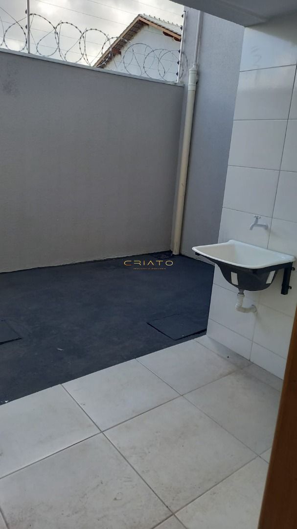 Casa à venda com 2 quartos, 70m² - Foto 11