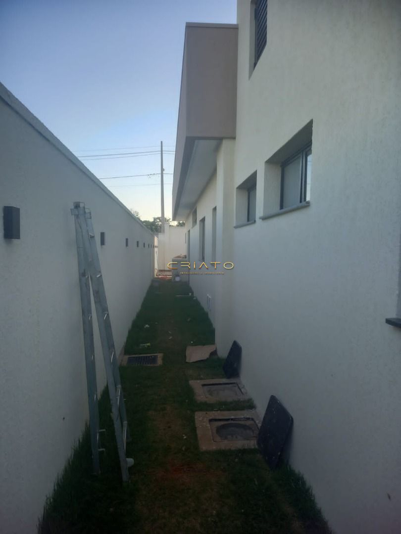 Casa à venda com 3 quartos, 220m² - Foto 8