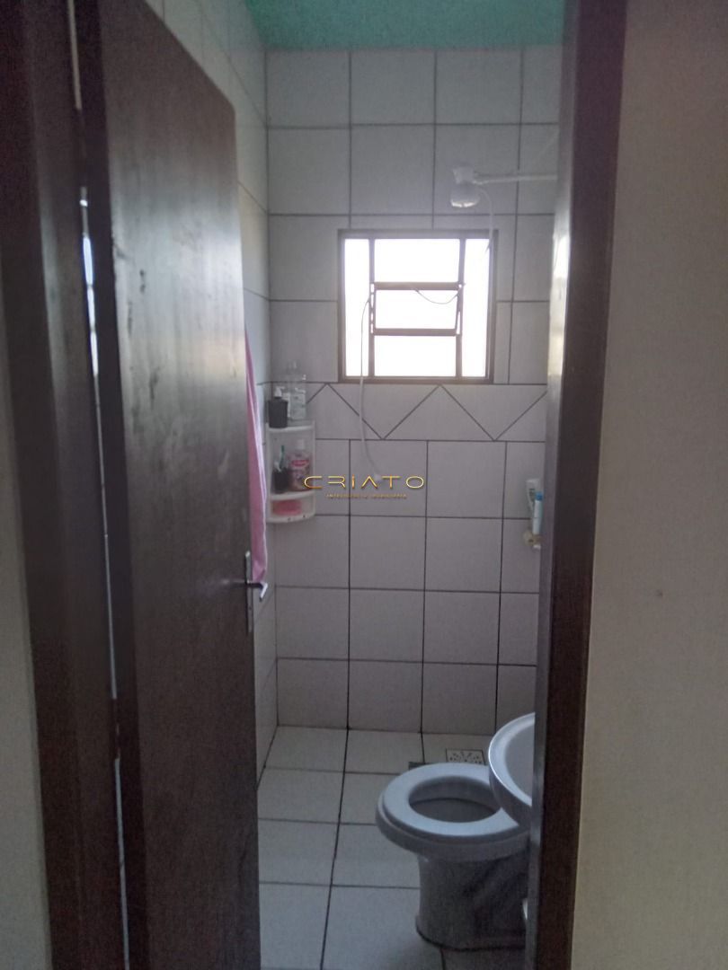 Casa à venda com 2 quartos, 200m² - Foto 11