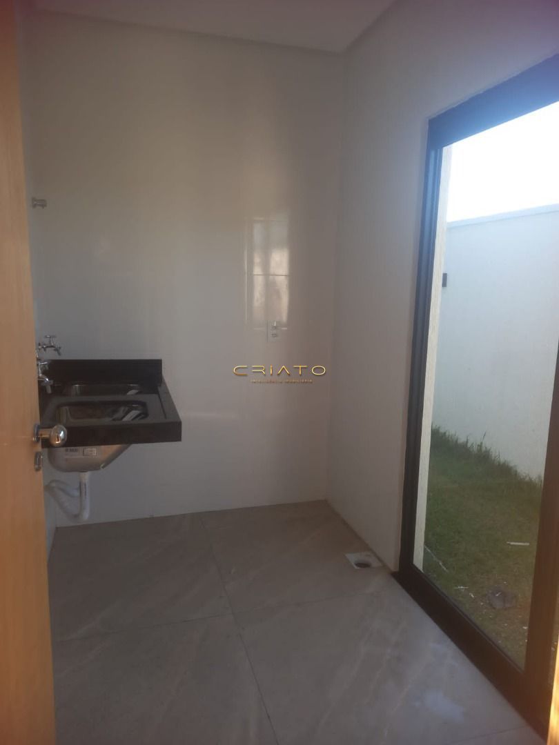 Casa à venda com 3 quartos, 220m² - Foto 22