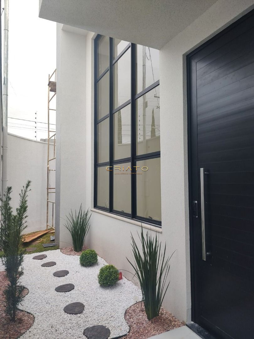 Casa à venda com 3 quartos, 160m² - Foto 1