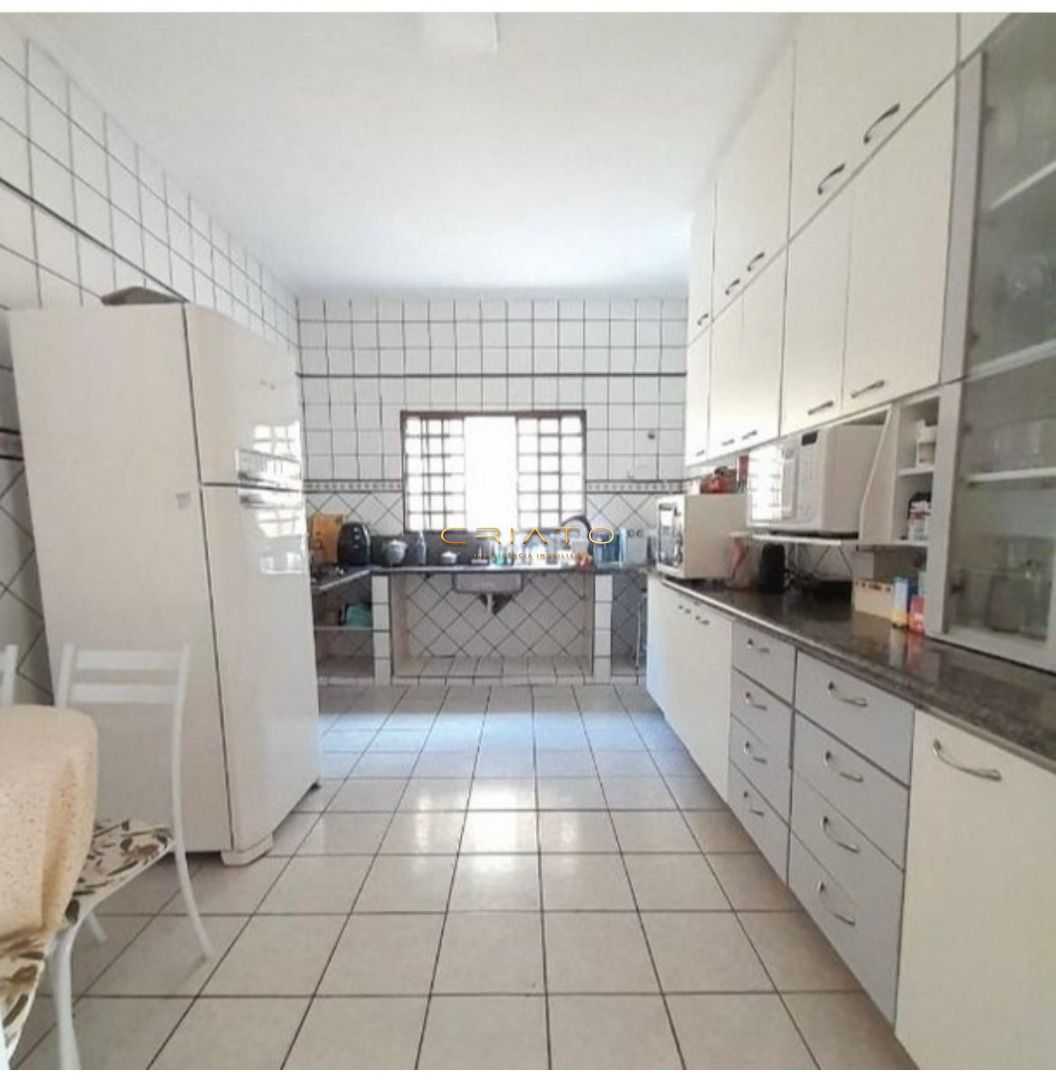 Casa à venda com 4 quartos, 248m² - Foto 7