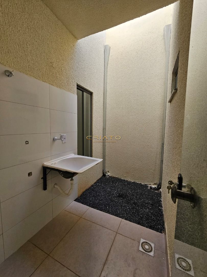 Casa à venda com 2 quartos, 70m² - Foto 12