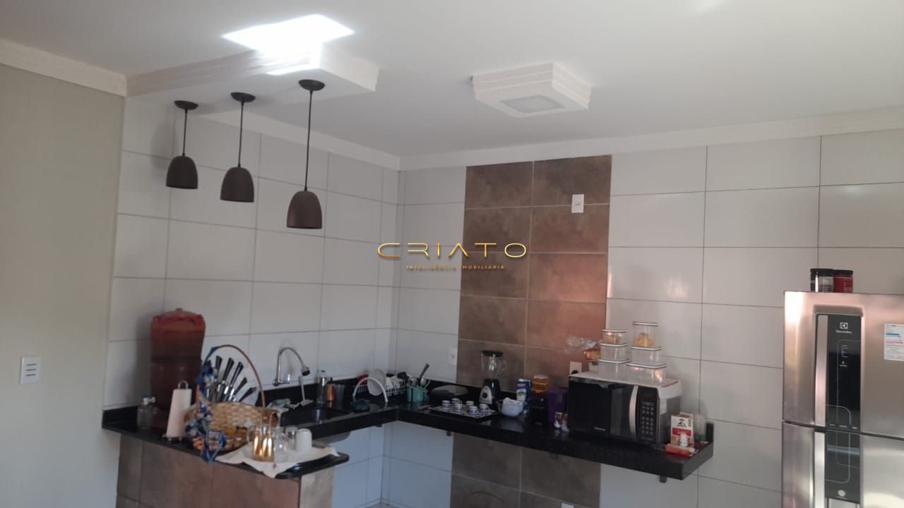 Casa à venda com 2 quartos, 130m² - Foto 4