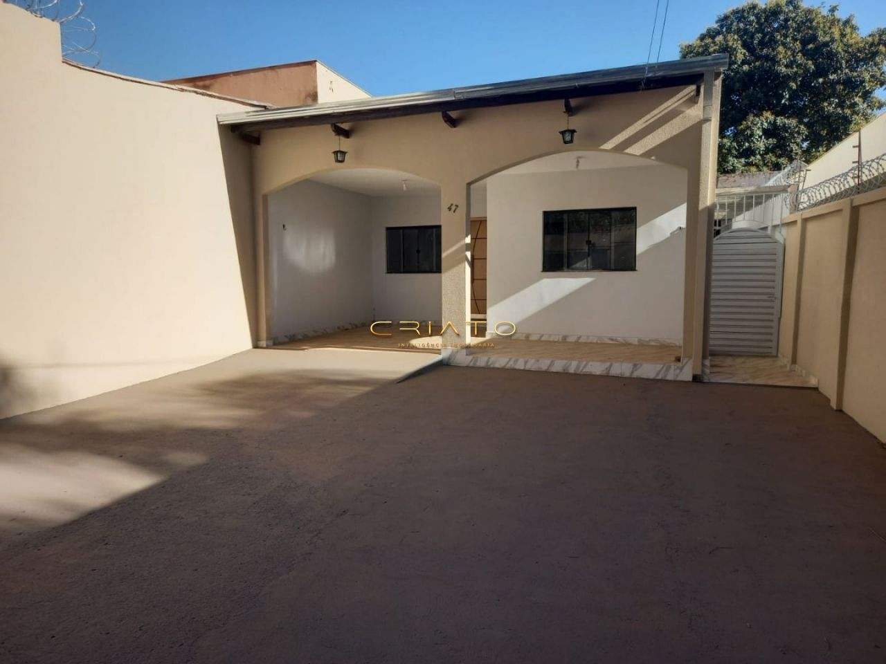 Casa à venda com 3 quartos, 150m² - Foto 1