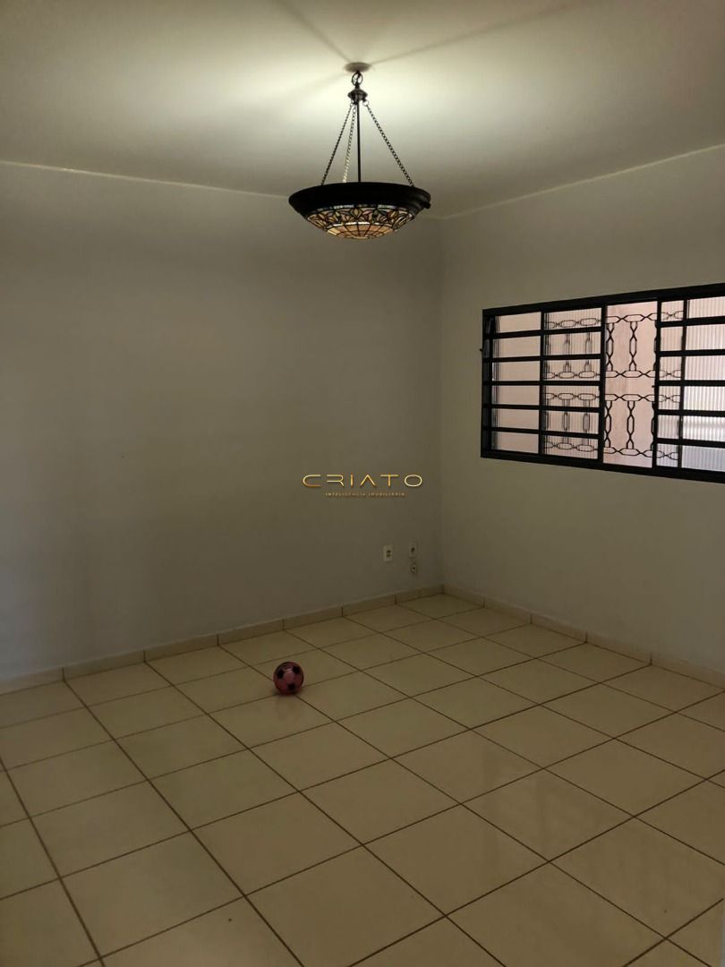 Casa à venda com 5 quartos, 182m² - Foto 2