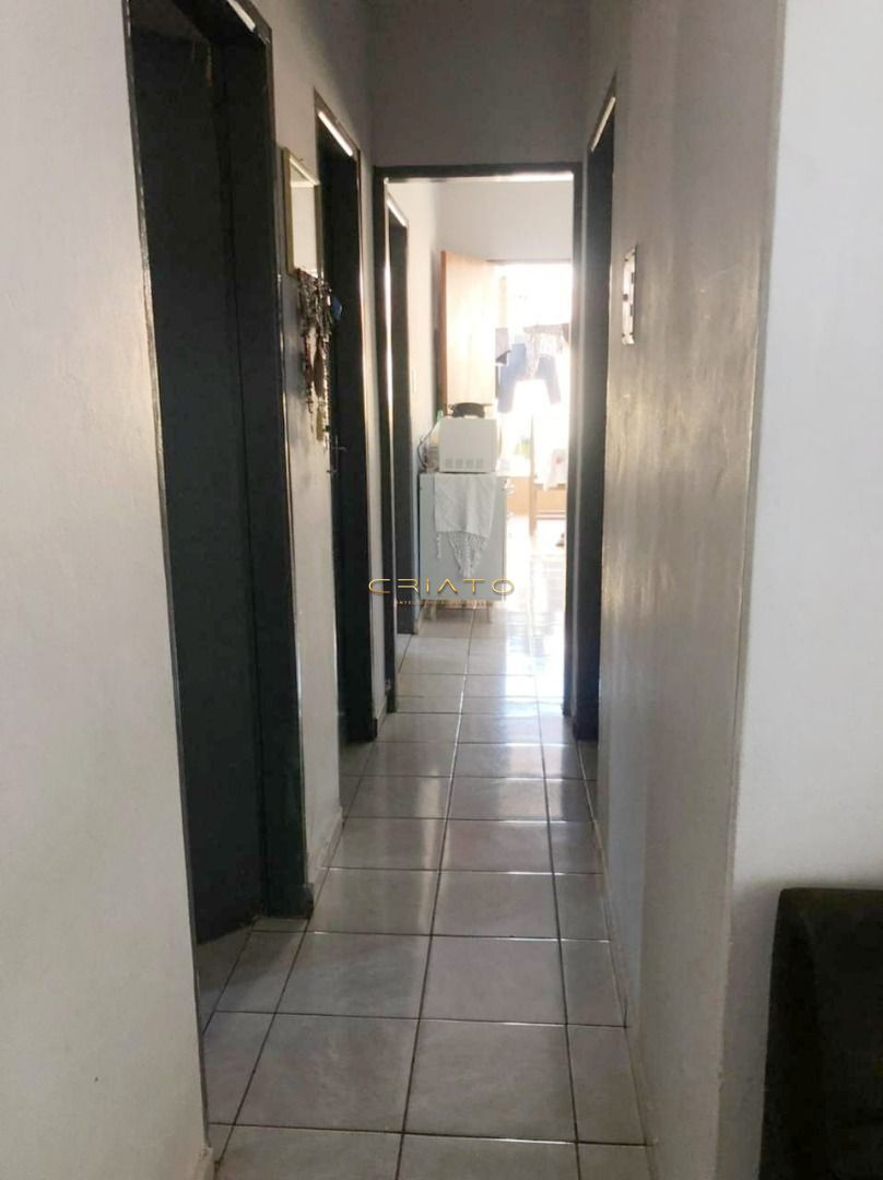 Casa à venda com 3 quartos, 200m² - Foto 4